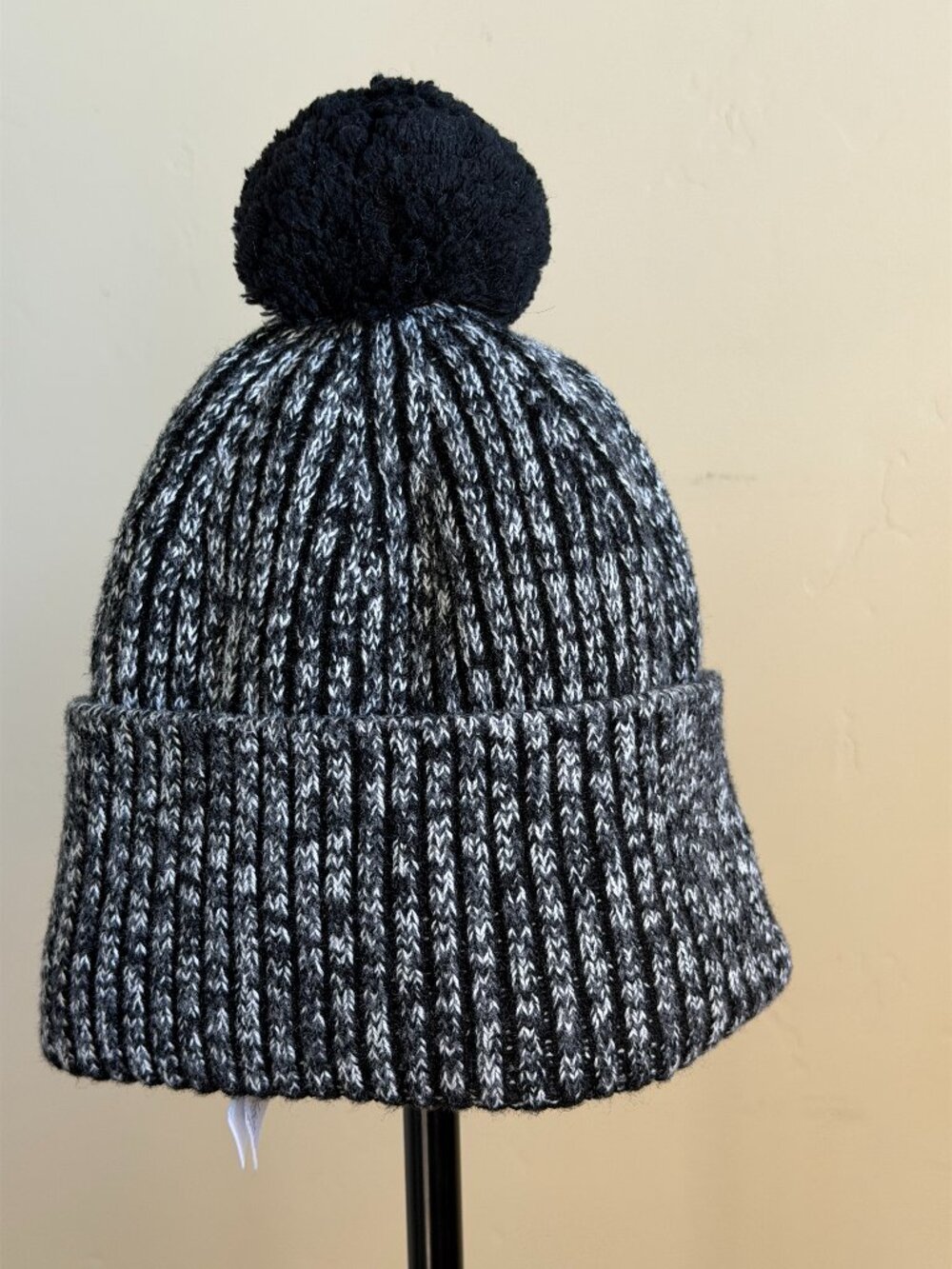 Lululemon Merino Wool Cashmere Blend Fleece Lined Pom Beanie Black White OS